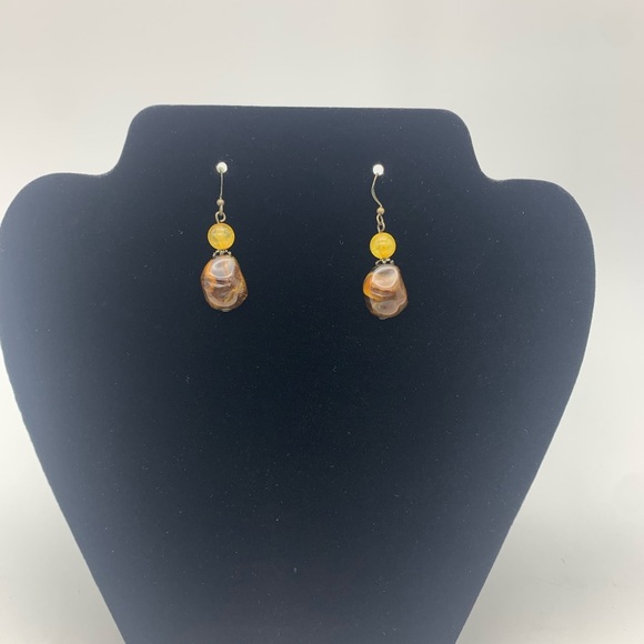 Vtg. Amber Brown Swirl Dangle Drop Earrings With Bronze Flower Spacer Beads - Picture 2 of 6